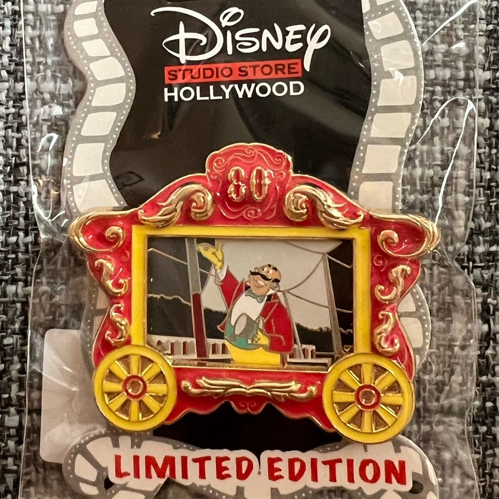 🖤2 for $63🖤 Disney Ringmaster Dumbo 80th anniversary pin